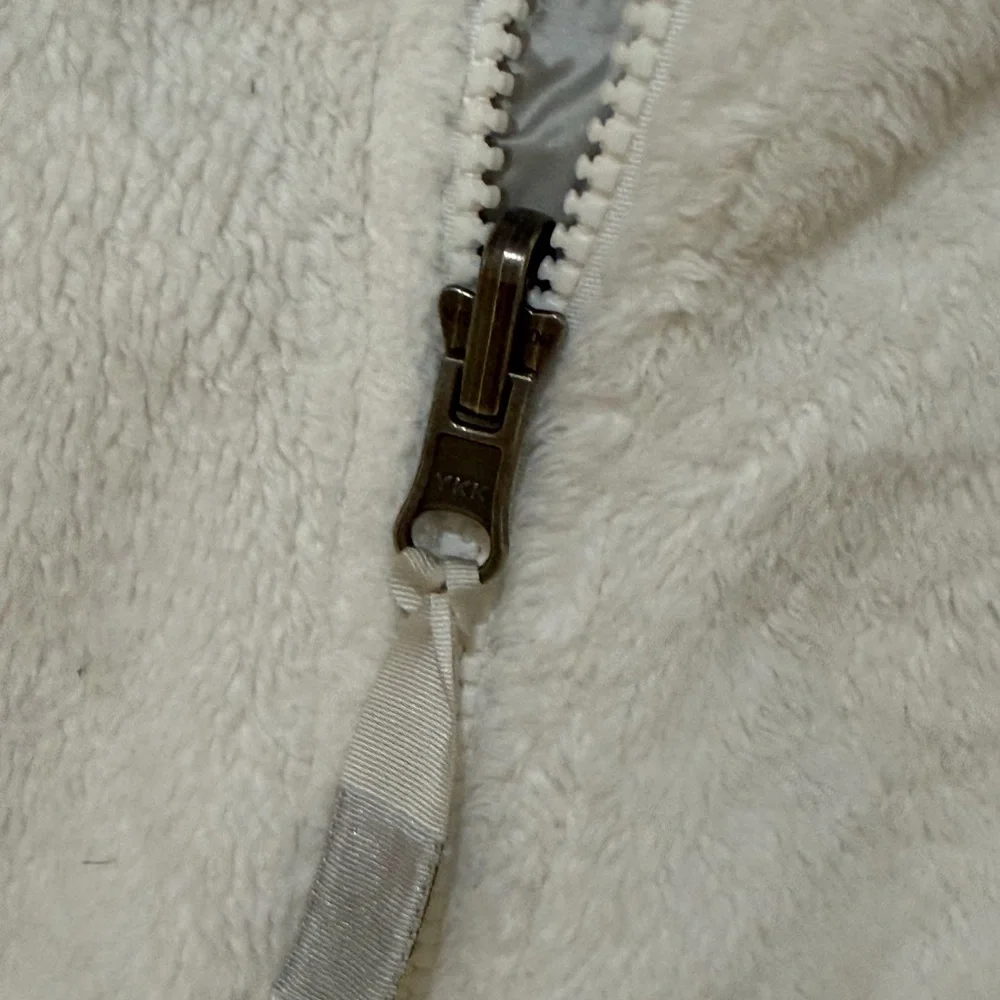 🔥 MAKE OFFER!  Today ONLY The North Face Soft White Plush Ladies Jacket NICE 😊 - Picture 5 of 8